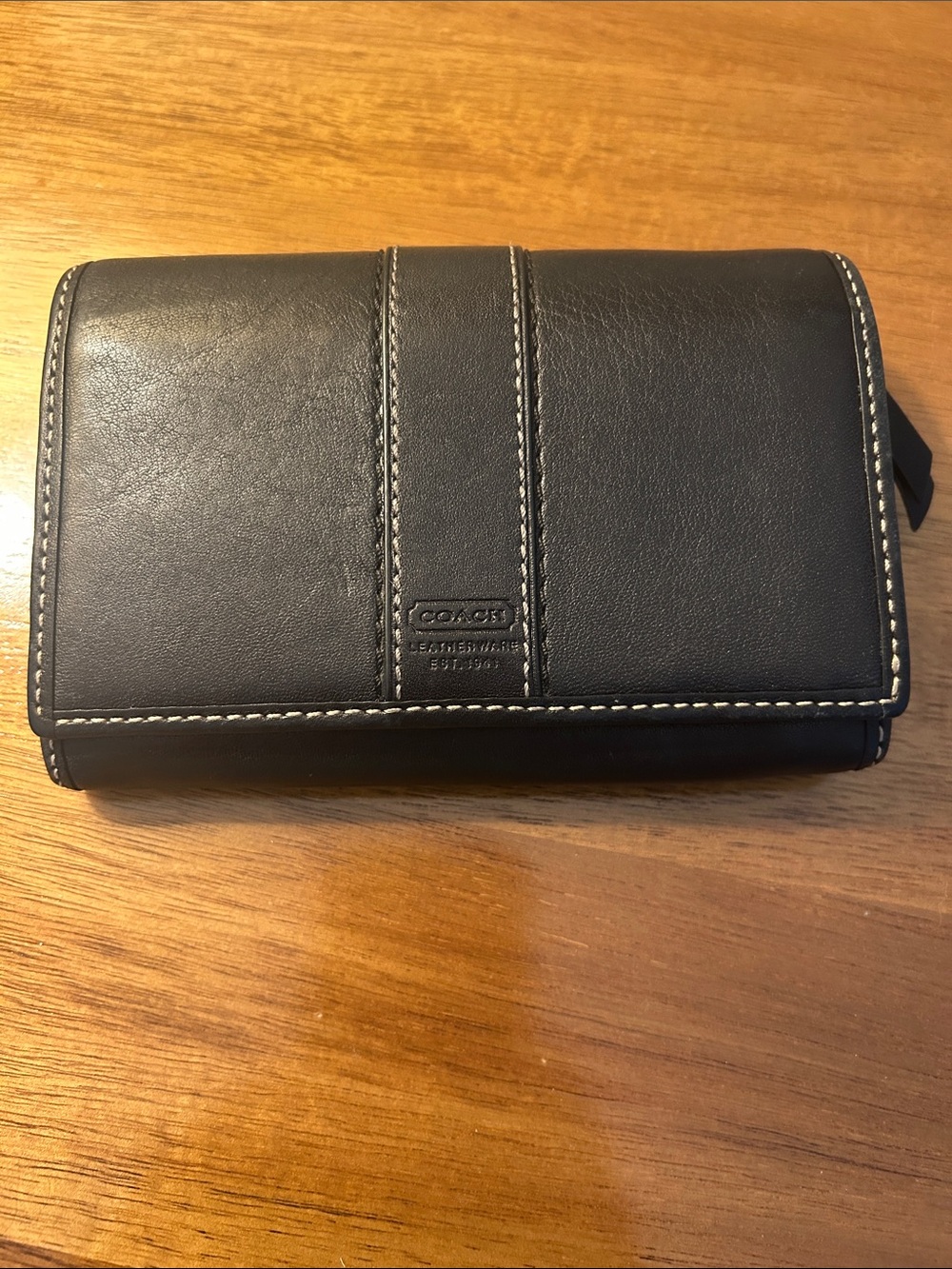 Coach Vintage Y2K Black Leather Bifold Wallet with Lilac Interior